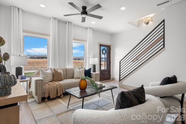 2119 - 2111 24th Street Lane SE, Hickory, NC 28602