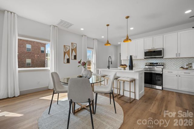 2119 - 2111 24th Street Lane SE, Hickory, NC 28602