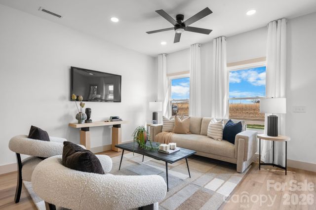 2119 - 2111 24th Street Lane SE, Hickory, NC 28602