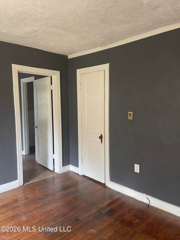 825 Combs Street, Jackson, MS 39204