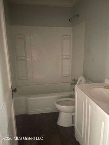 825 Combs Street, Jackson, MS 39204