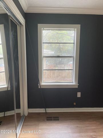 825 Combs Street, Jackson, MS 39204