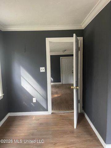 825 Combs Street, Jackson, MS 39204