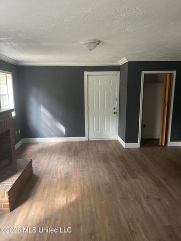 825 Combs Street, Jackson, MS 39204