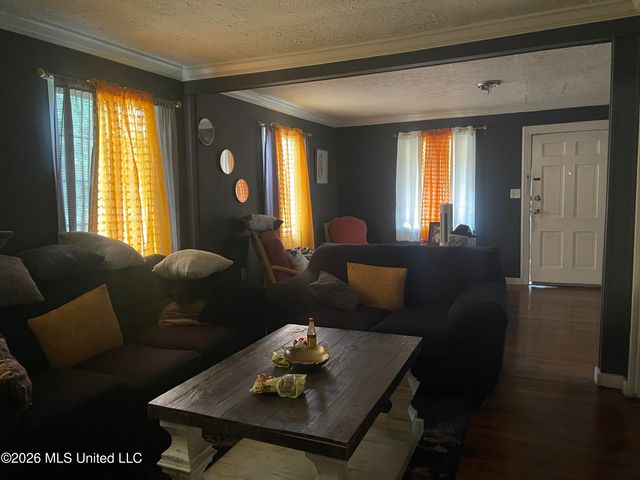 825 Combs Street, Jackson, MS 39204