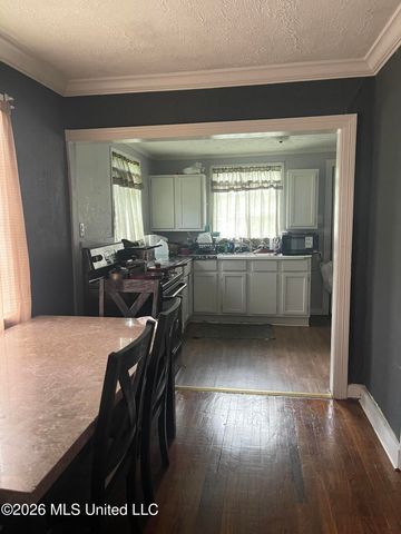 825 Combs Street, Jackson, MS 39204