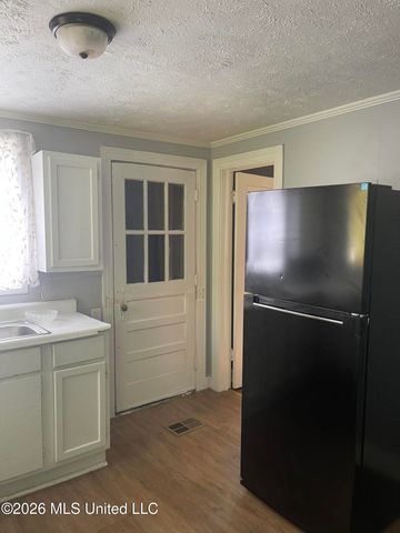 825 Combs Street, Jackson, MS 39204