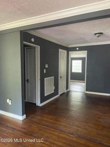 825 Combs Street, Jackson, MS 39204