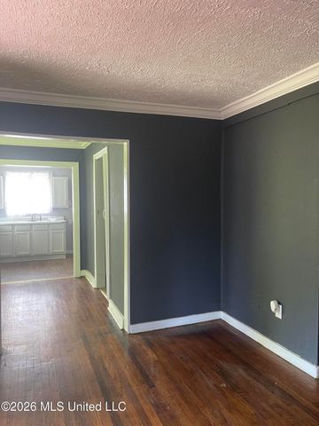 825 Combs Street, Jackson, MS 39204