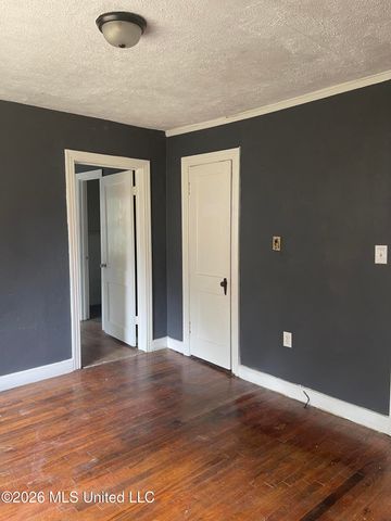 825 Combs Street, Jackson, MS 39204