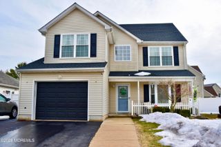 15 Dolphin Circle W, Bayville, NJ 08721