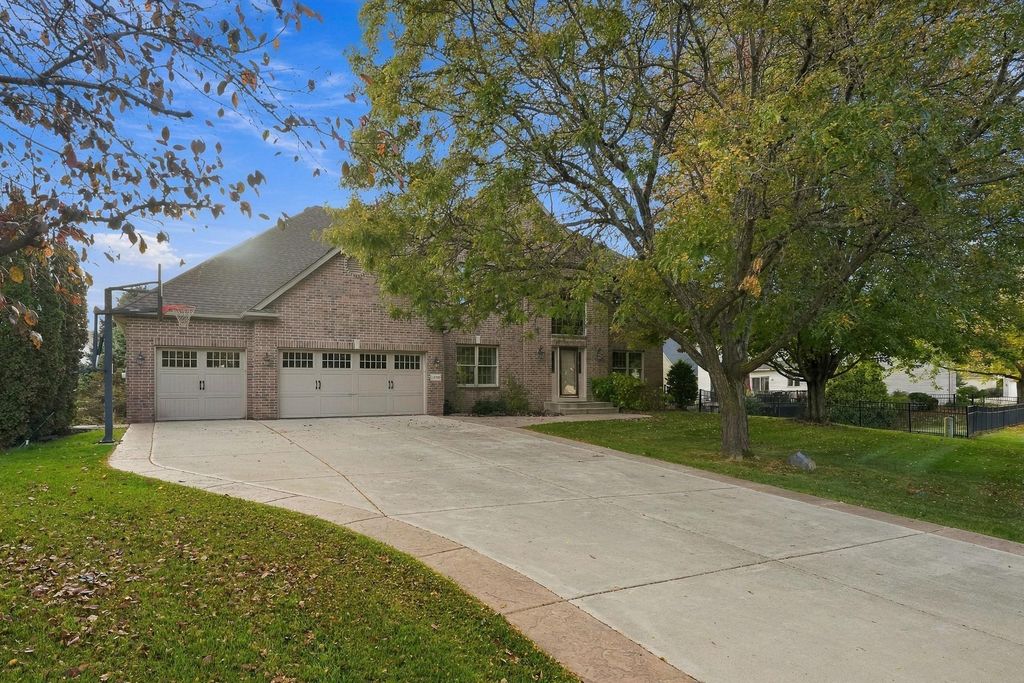 1400 Larkspur Drive, Woodbury, MN 55129 — exterior