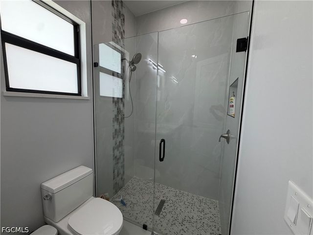 910 VENICE AVE N, Lehigh Acres, FL 33971