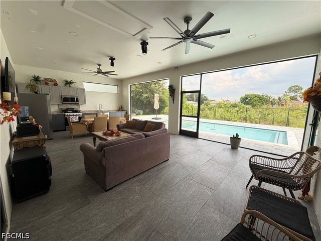 910 VENICE AVE N, Lehigh Acres, FL 33971