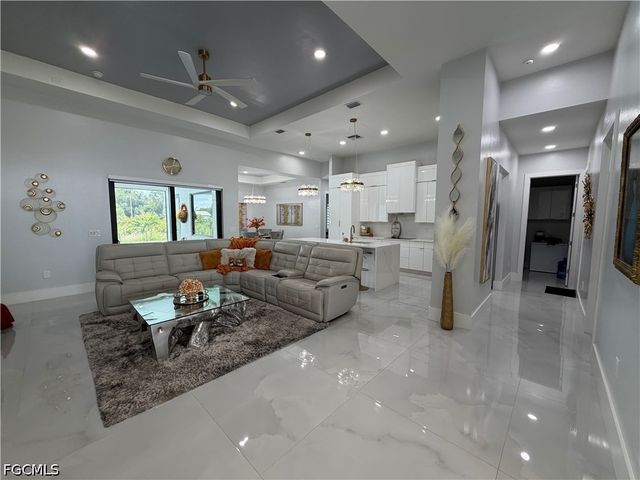 910 VENICE AVE N, Lehigh Acres, FL 33971