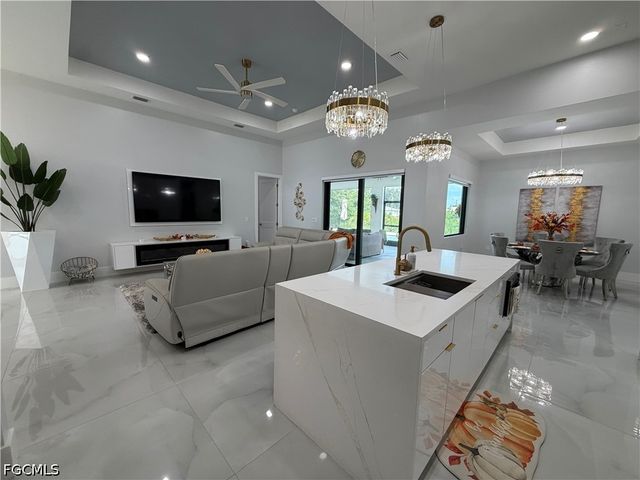 910 VENICE AVE N, Lehigh Acres, FL 33971