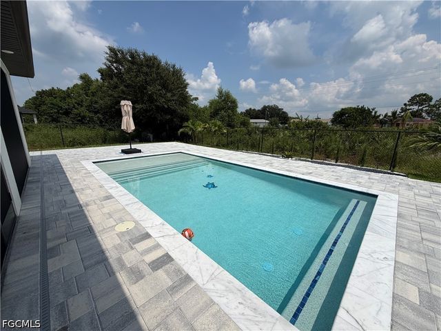 910 VENICE AVE N, Lehigh Acres, FL 33971