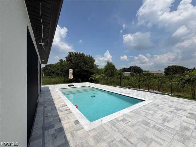910 VENICE AVE N, Lehigh Acres, FL 33971