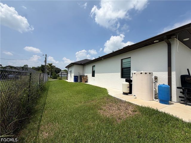 910 VENICE AVE N, Lehigh Acres, FL 33971