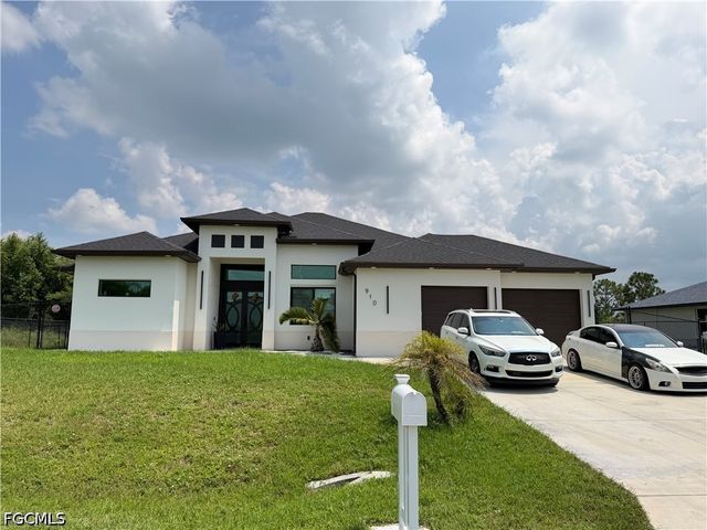910 VENICE AVE N, Lehigh Acres, FL 33971