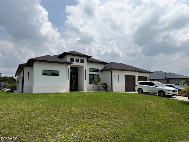 910 VENICE AVE N, Lehigh Acres, FL 33971