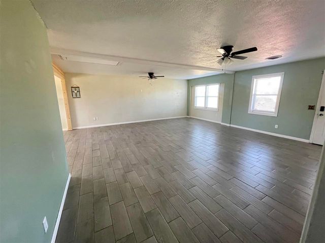 604 Briarwood Ln, Frederick, OK 73542