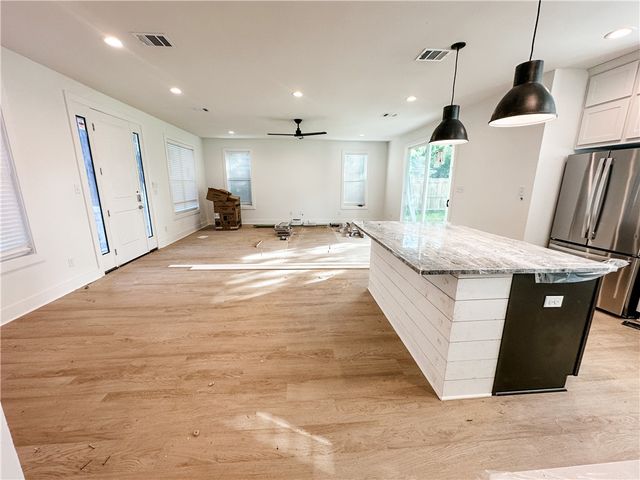 1307 Bayou Woods Drive, College Station, TX 77840