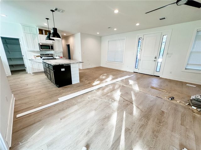 1307 Bayou Woods Drive, College Station, TX 77840