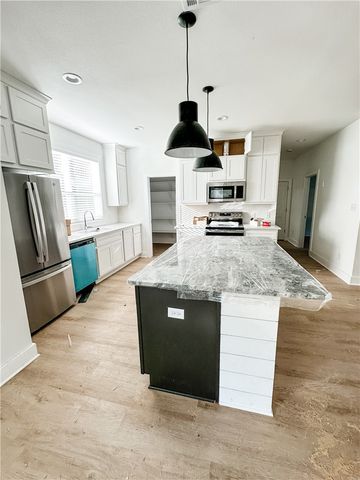 1307 Bayou Woods Drive, College Station, TX 77840