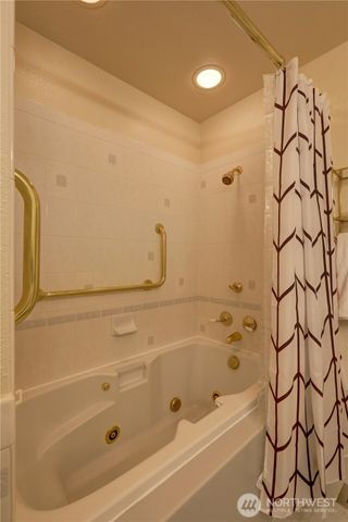 16724 NE 22nd Street, Bellevue, WA 98008