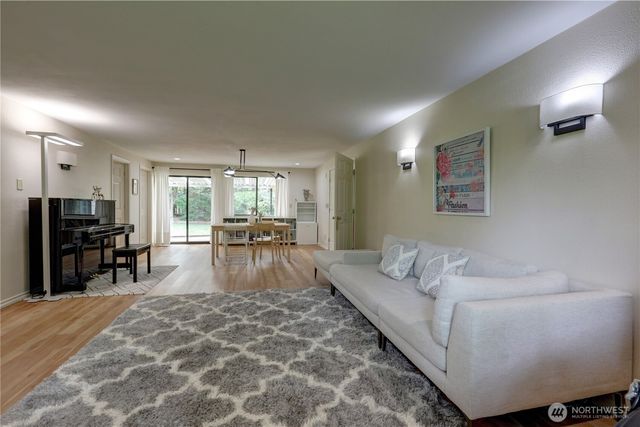 16724 NE 22nd Street, Bellevue, WA 98008