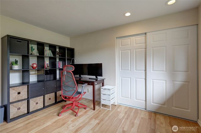 16724 NE 22nd Street, Bellevue, WA 98008