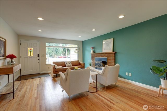 16724 NE 22nd Street, Bellevue, WA 98008