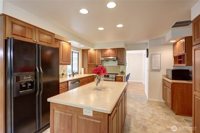 16724 NE 22nd Street, Bellevue, WA 98008
