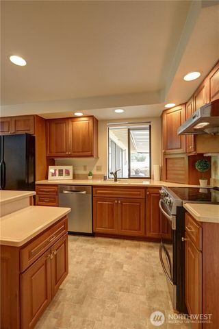 16724 NE 22nd Street, Bellevue, WA 98008