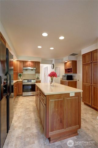 16724 NE 22nd Street, Bellevue, WA 98008