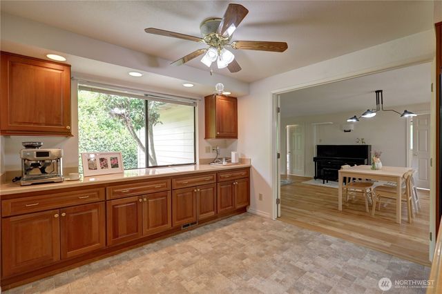 16724 NE 22nd Street, Bellevue, WA 98008