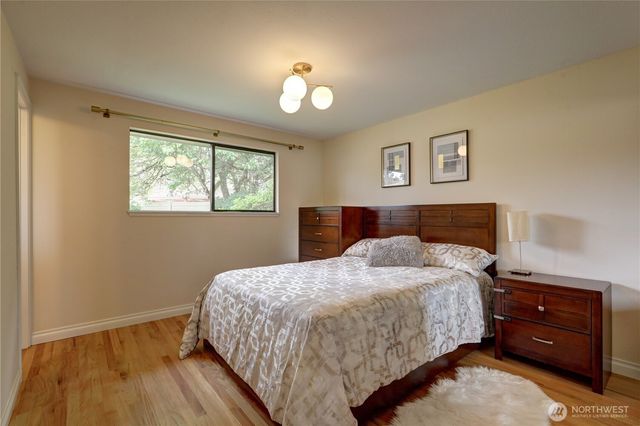 16724 NE 22nd Street, Bellevue, WA 98008