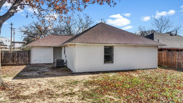 206 Cherry Street, Weatherford, TX 76086