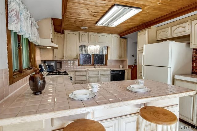 166 Olcott Street, Lockport City, NY 14094