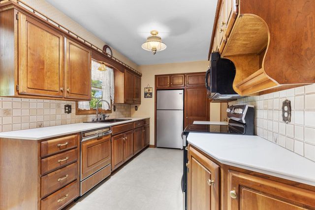 218 E Pierron STREET, Port Washington, WI 53074