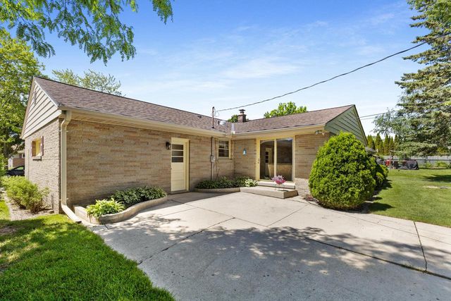 218 E Pierron STREET, Port Washington, WI 53074
