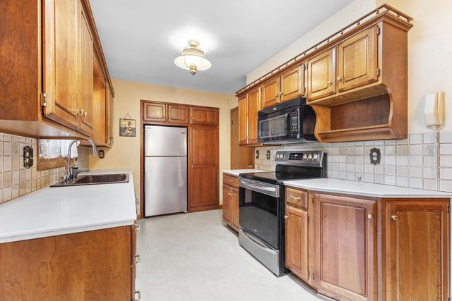 218 E Pierron STREET, Port Washington, WI 53074