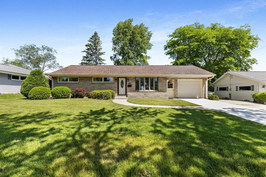 218 E Pierron STREET, Port Washington, WI 53074