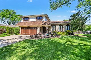 421 E Barclay Court, Elmhurst, IL 60126