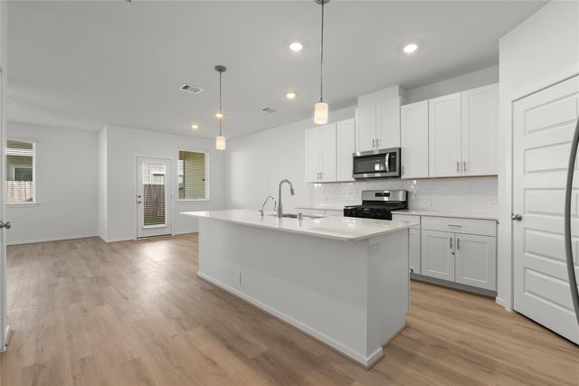 702 Sand Dollar Drive, Kemah, TX 77565