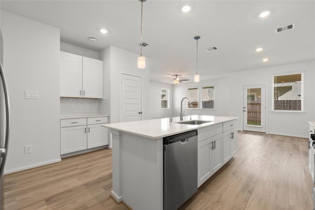 702 Sand Dollar Drive, Kemah, TX 77565
