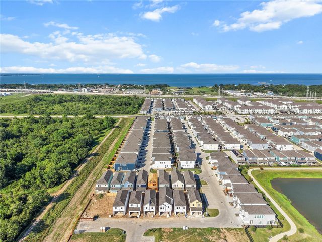 702 Sand Dollar Drive, Kemah, TX 77565