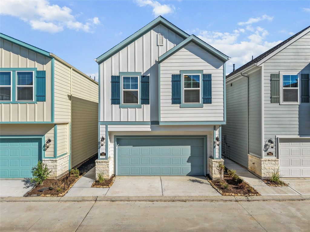 702 Sand Dollar Drive, Kemah, TX 77565