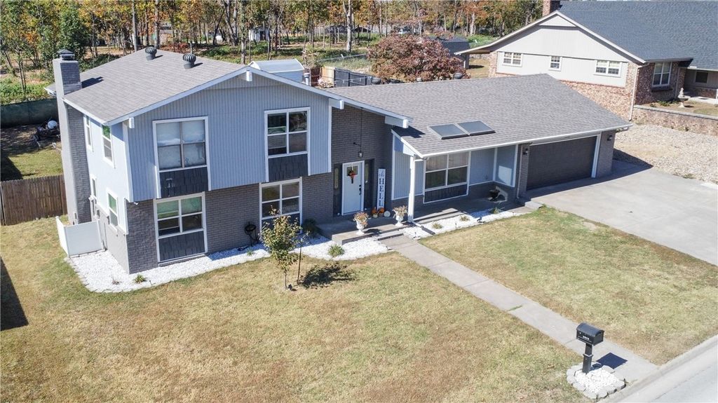 1202 S 13th Street, Rogers, AR 72758